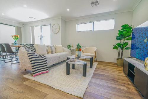 StayAU 4BRM Family Beach Retreat in Secret Harbour — other in 67 Mandalay Bend, Secret Harbour Australia, 6173
