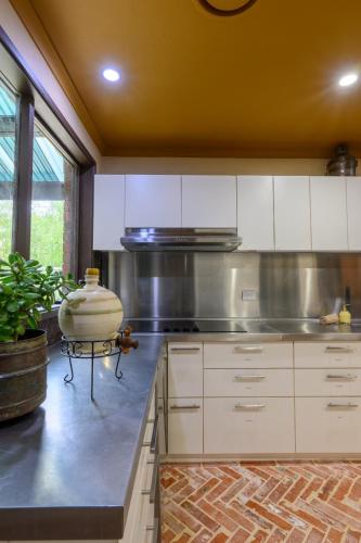 Tuscan Farmhouse in Don Valley