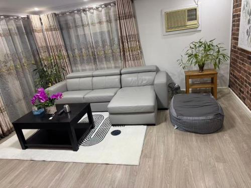 Cozy Private Room near Station Free Parking  WiFi - image 7