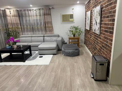 Cozy Private Room near Station Free Parking  WiFi - image 5