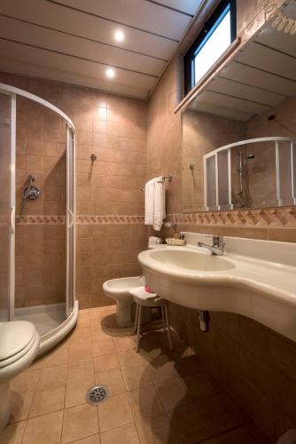 Bathroom, Hotel Promenade in Montesilvano