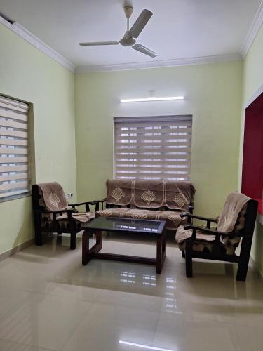 Splendro Holidays 4 Bedroom Private Pool Villa - image 2