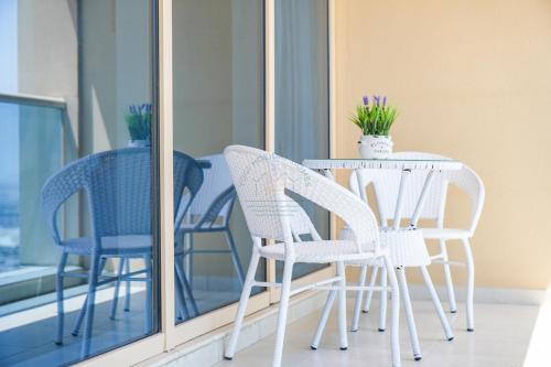 Yogi – 2BR Churchill | High Floor | Burj View - image 14