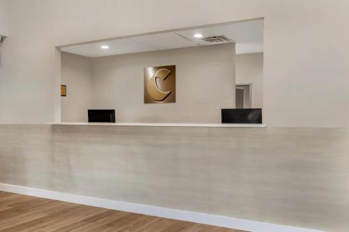 Comfort Inn and Suites - image 12