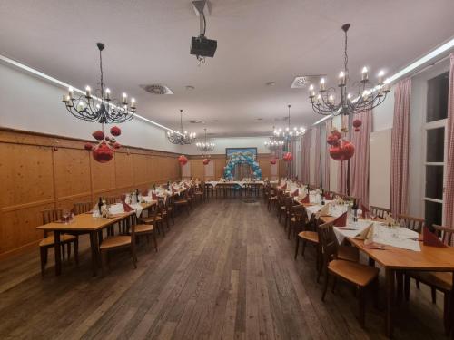 餐廳, Hotel Restaurant Der Greif in 萊奧本