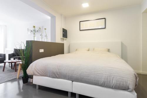  EXCELLENT studio in the MEDIEVAL centre, Ferienwohnung in Gent