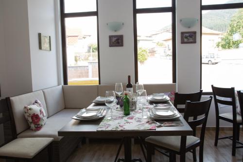 Restorāns, Sveti Nikola Family Hotel Sapareva Banya in Sapareva Baņa