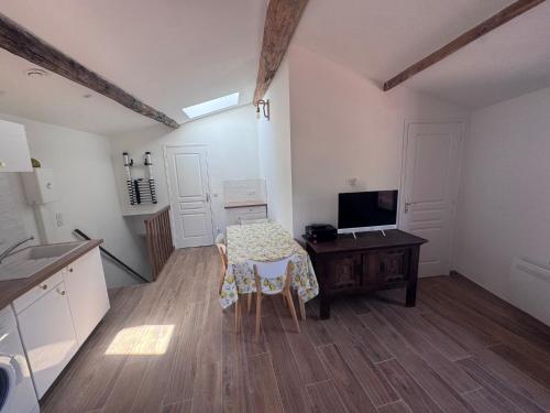 Facilities, Le nid perche au coeur du village in Sainte-Agnes