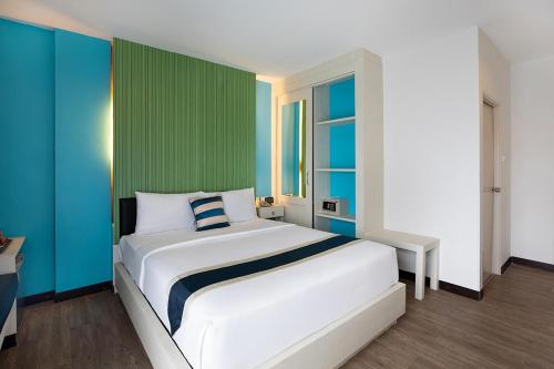 room detail thumbnail 1
