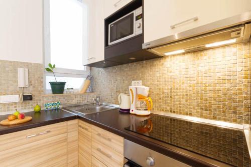 City Break Apartments Chic and Luxury - image 11