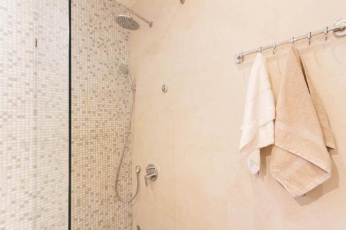 City Break Apartments Chic and Luxury - image 4