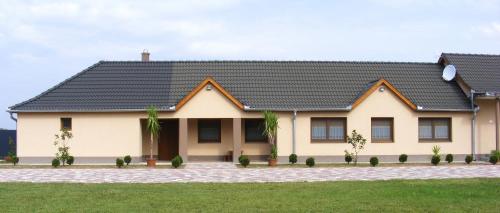  Szerencsecsillag Vendégház, Pension in Kiskőrös