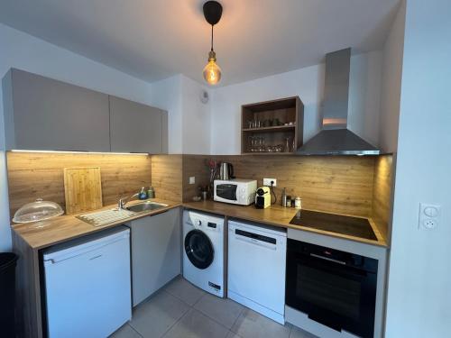 Appartement neuf, tv, wifi, clim, parking gratuit in La Pompignane
