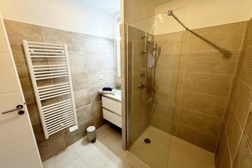 Bathroom, Appartement neuf, tv, wifi, clim, parking gratuit in La Pompignane