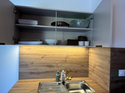 Kitchen, Appartement neuf, tv, wifi, clim, parking gratuit in La Pompignane