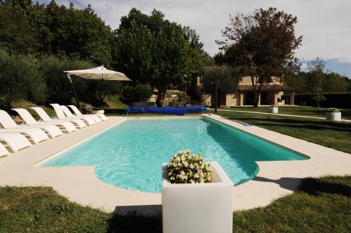 Exterior view, Villa Anna Heated Pool and two jacuzzi in Sant' Ippolito