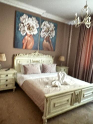 1 queen bed, 1 sofa bed