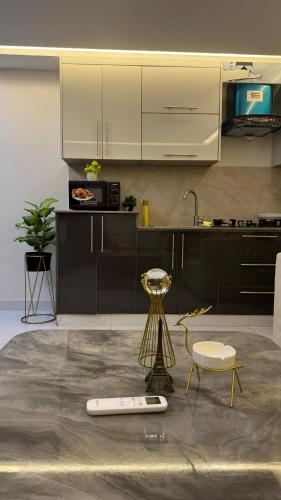 Eiffel Tower Premium Apartment Bahria Town Lahore By LMY - image 2