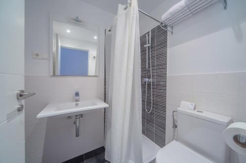 Aparthotel Ferrer Skyline - image 5