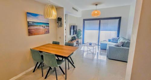 למשפחות בלבד - Brand New 2BR 2Bath Luxury Apt Near Terminal Park – khách sạn tại Eo biển Marina