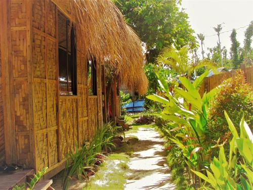 Unterkunft von außen, Siargao Tropic Hostel in Siargao Island