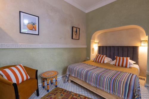 Chambre double, vue sur la piscine