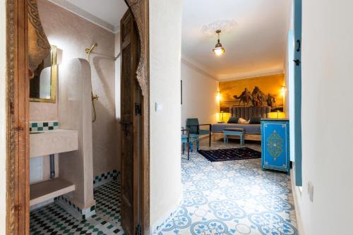 room detail thumbnail 2