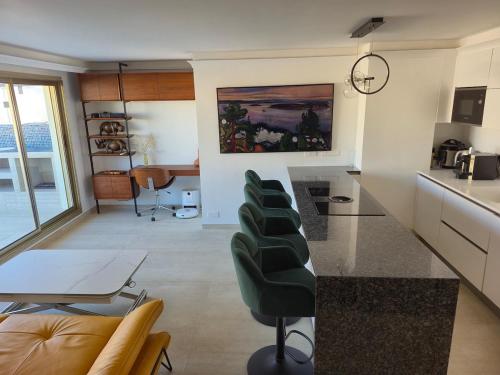Exceptional apartment, Sea view ,Terrace – khách sạn tại Le Ponteil
