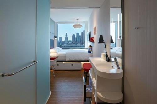 room detail thumbnail 2