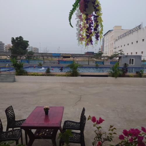 Himalaya Pool & Resort Hotel - image 5
