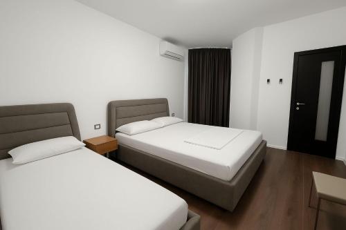 Skanderbeg Apartment - image 5