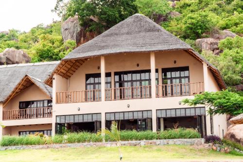 Unterkunft von außen, Joma Adventure Lodge in Senga