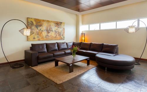 ห้องส่วนกลางสำหรับนั่งเล่น/ดูทีวี, MDS Hotel Concepcion near สนามบินนานาชาติกาเรียลซูร์