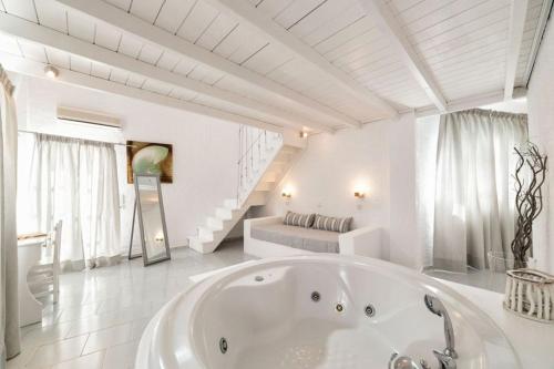Suite, hydromassage bathtub