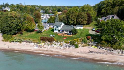 . Bayfield Lakefront Retreat • Hot Tub • Sunset View