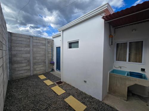 Casa en Villa Panamericana, San Miguel in Jucuaran