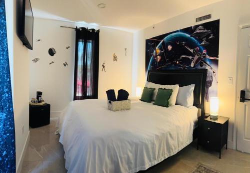 Atrium Star Wars-themed Design District in Miami (FL)