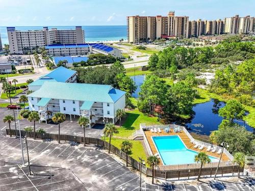Latitude 107 2 Bedroom Walk To Beach - Foley, AL
