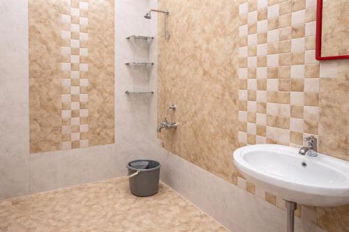 Bathroom, Backpackers Stop Bhimtal in Nainital