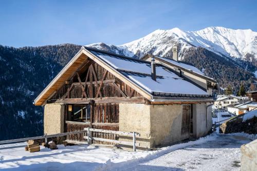Bijoux in the Swiss mountains in Vna, Schweiz