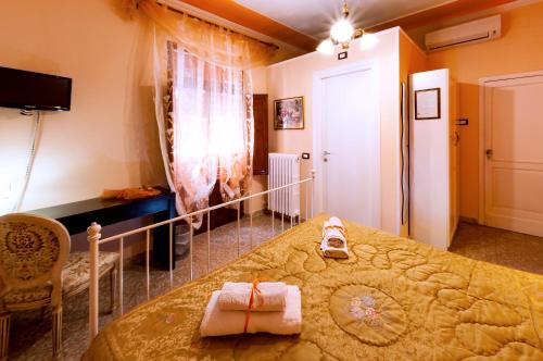 Deluxe Double Room image 7