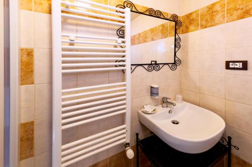 Deluxe Double Room image 6