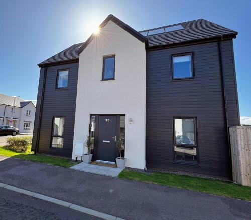 Modern 4 Bed Highland Home in Smithton