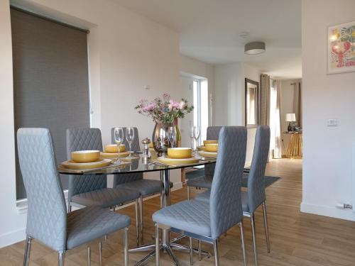 Modern 4 Bed Highland Home in Smithton