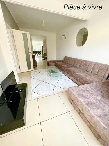 Large 6-bedroom house, close to Lille city center, CHR in Lille Sud