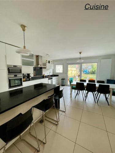 Large 6-bedroom house, close to Lille city center, CHR in Lille Sud