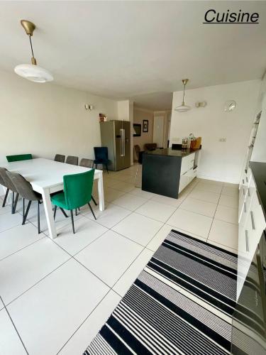 Large 6-bedroom house, close to Lille city center, CHR in Lille Sud