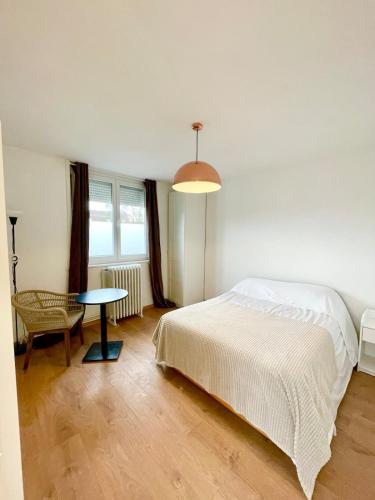 Large 6-bedroom house, close to Lille city center, CHR in Lille Sud