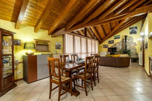 virtuve, Bellagio Magreglio - Terrace & Free Parking in Magreglio