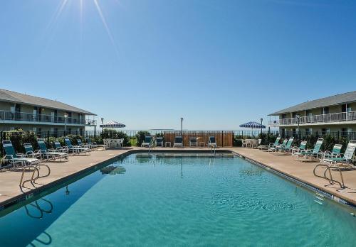 สระว่ายน้ำ, Friendship Oceanfront Suites in โอลด์ออร์ชาร์ดบีช (เมน)